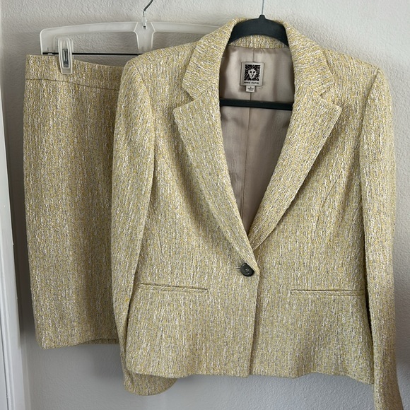 Anne Klein 2 Piece skirt Suit - Picture 4 of 12